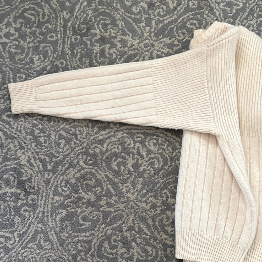 Gant 💯 Wool Ribbed Crewneck Sweater